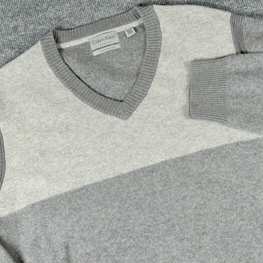 Calvin Klein Premium Lambswool V-Neck Sweater Mens XL Gray Color Block